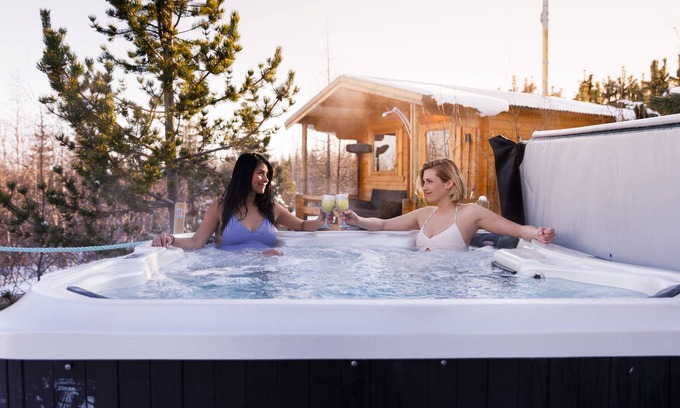Vallanes Cottage | Top-Rated Kaldá Lyngholt Holiday Homes with Spa & Hot Tub