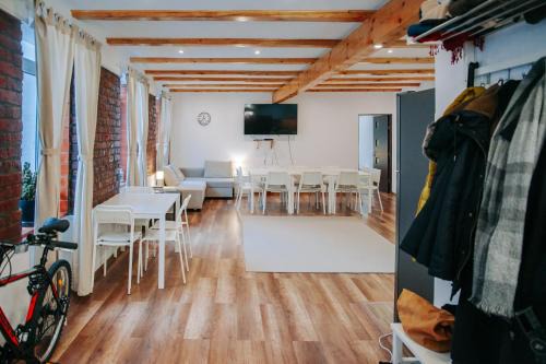 Tirgu Mures House | Cozy Kali Host: Your Ideal Home Away With Family-Friendly Perks