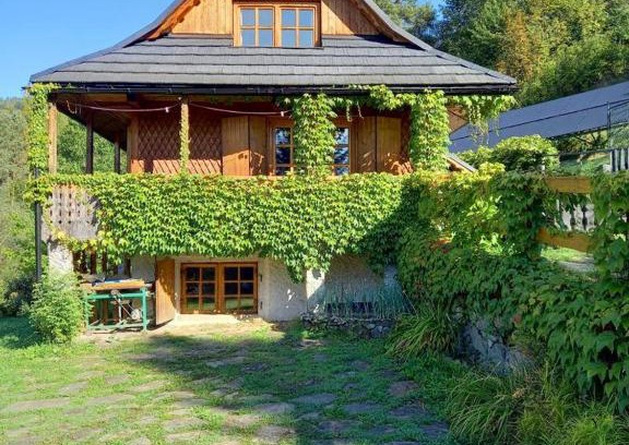 Piwniczna-Zdroj House | Pet-Friendly Retreat at Kalinowa Chata - Rated 9.2/10