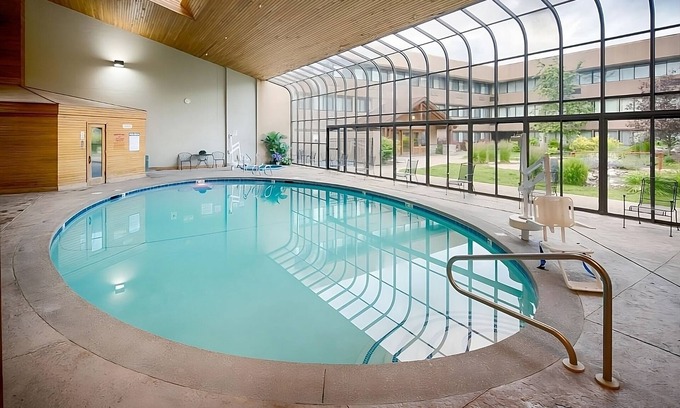 Kalispell Hotel | Relax at Kalispell Nature Getaway: Pet-Friendly with Pool