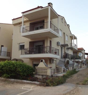 Kalyves Polygyrou Apartment | Oceanfront Kalives Summer House with Fireplace & Child-Friendly Amenities