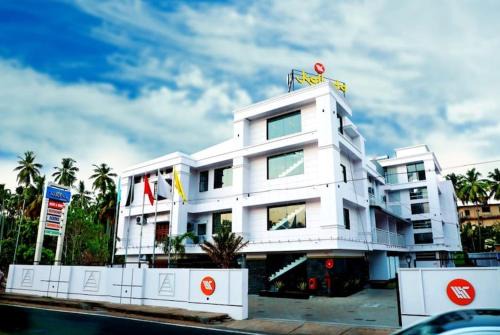 Kunnamkulam Hotel | Welcoming Kallada Mamatha Motels: Family-Friendly Escape