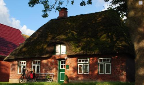 Westertilli Apartment | Discover Kalle's Reethus: Pet-Friendly with Hot Tub Bliss