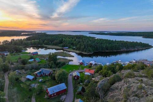Odkarby House | Scenic Kalles: Oceanfront Haven with 10/10 Guest Rating