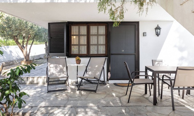 Nea Propontida Apartment | Explore Kallikratis Vintage Studio with Ocean Views & Breakfast