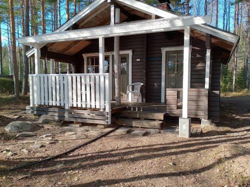 The Lakelands Cabin | Oceanfront Kalliomökki: Pet-Friendly with Private Beach