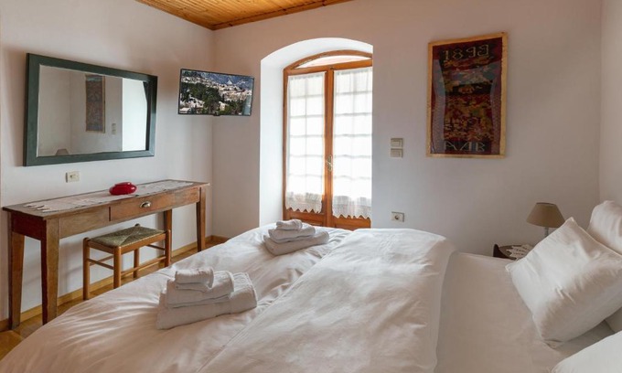 Vitina House | Discover Kallisti Vitina Home: Pet-Friendly Retreat with Spa