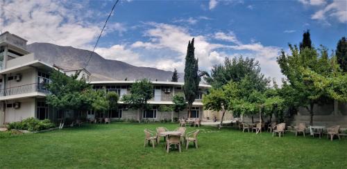 Gilgit Hotel | Inviting Kallisto Hotel: Eco-Friendly Stay with Hot Tub