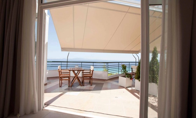 Kallithea Apartment | Family-Friendly Kallithea Blue Paradise with Breakfast Included