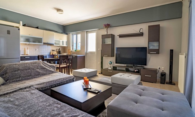 Moschato-Tavros Apartment | Cozy Kallithea Train Station: Ideal 1 Bedroom for Two