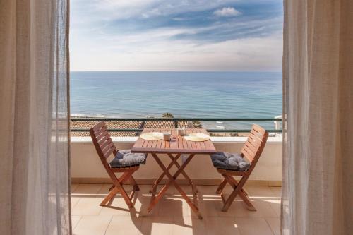 Glyfada Apartment | Escape to Kallopsia - Glifada Beach Resort with Ocean Views