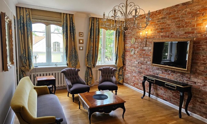 Old Town Apartment | Discover Kalnelio Apartment: Guest Rated 9.7/10 & Family-Friendly