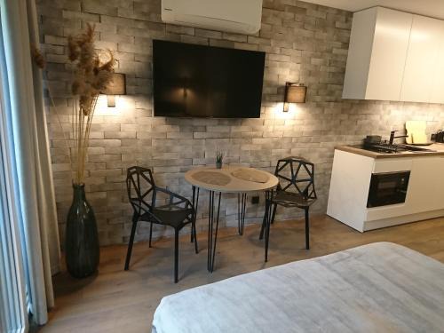 Juodkrante Apartment | Oceanfront Kalno Studijos with 10/10 Guest Rating