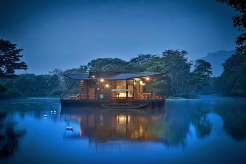 Dambulla Resort | Kalundewa Retreat: 5-Star Escape with Pool & Breakfast