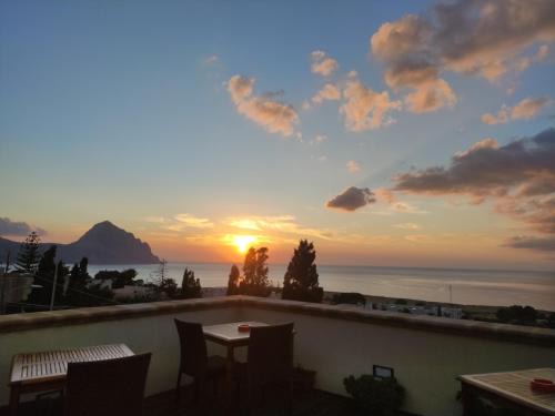 Macari Bed & Breakfast | Kalura B&B: Pet-Friendly Oceanfront Retreat with Breakfast