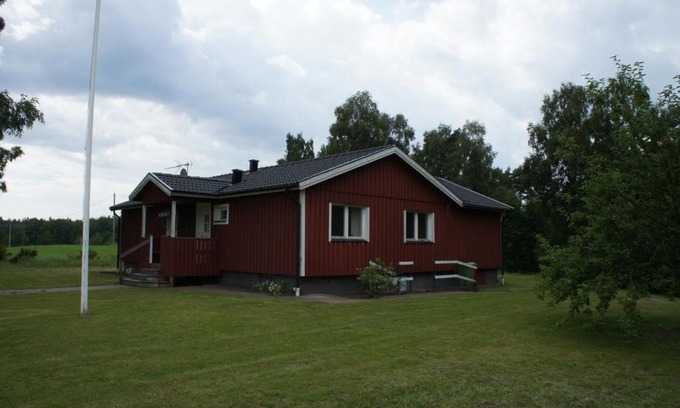 Kalv House | Pet-Friendly Kalv-Fegen 1 with Ocean Views & Hot Tub