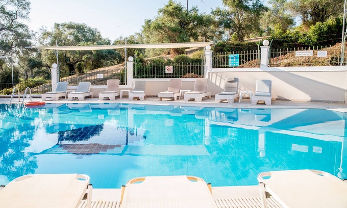 Kavos Bed & Breakfast | Inviting Kalypso Studios: Family-Friendly with Pool & Dining
