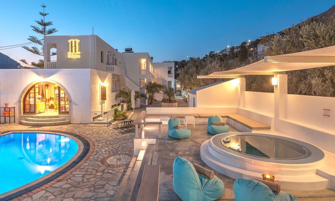 Mirties House | Relax at Kalypso Studios: Oceanfront Pool & Spa Retreat