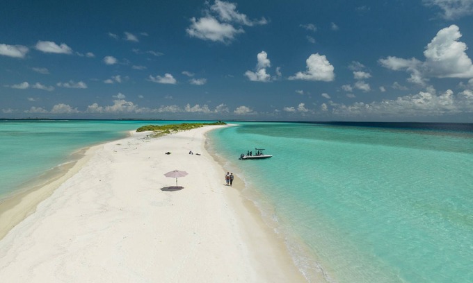 Kamadhoo House | Relax at Kamadhoo Inn: Ocean Views and Spa Indulgence