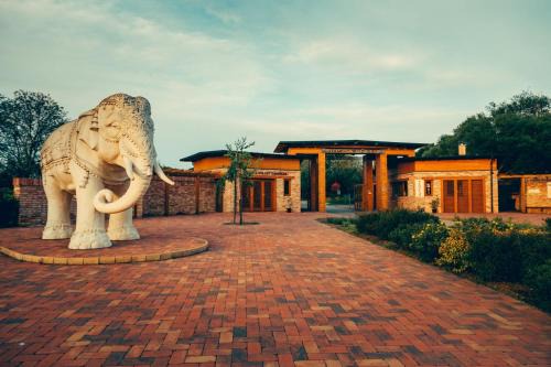Somogyvamos House | Discover Kamala Kutir: Family-Friendly Stay with Breakfast