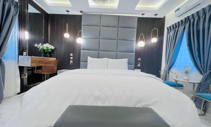 Bamahu Hotel | Discover Kamara Lakeview Hotel: Family-Friendly Stay