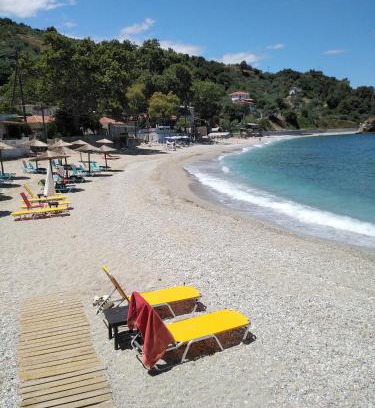 Keramidi House | Pet-Friendly Kamari Beach Guest House with Breakfast Included