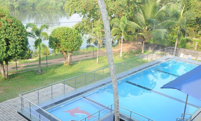 Bolgoda Hotel | Relax at Kamaro Holiday Resort with Family-Friendly Amenities