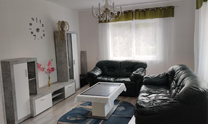 Kurtuvenai Apartment | Pet-Friendly Kambariu Nuoma in Tytuvenuose Awaits You