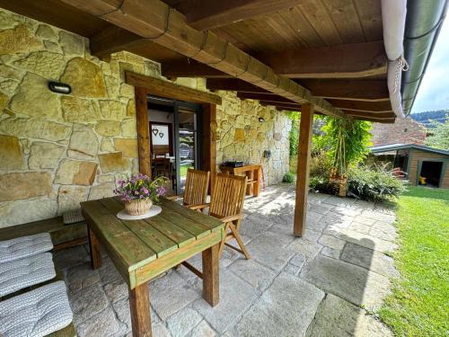Libun Apartment | Pet-Friendly Kamenny Apartman with Ocean View and Pool