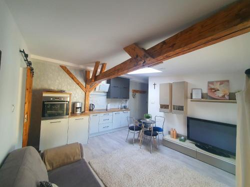 Lidzbark Warminski Apartment | Family-Friendly Stay at Kamienica "Pod dębem" - Rated 9.3