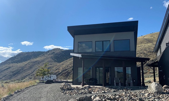 Savona Cabin | Scenic Kamloops Lakefront Getaway with Ocean Views