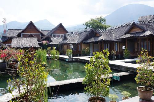 Garut Resort | Relax at Kampung Sumber Alam Garut with Pool & Hot Tub
