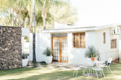 Upington Apartment | Discover Kanaal Kooi: Family-Friendly Escape with Fireplace