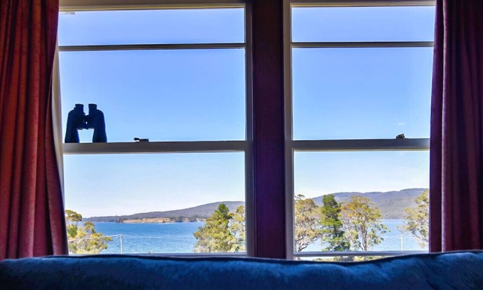 Dover House | Kanangra: Breathtaking Oceanfront Views Await You