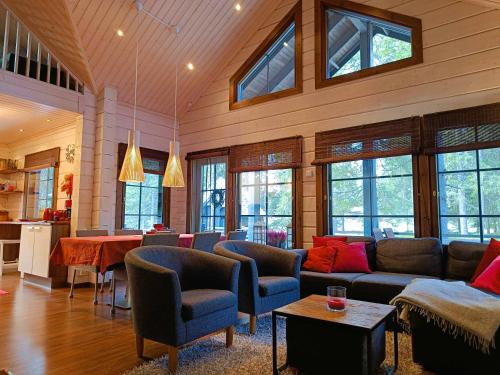 Syote House | Family-Friendly Kanerva: A 4-Star Retreat Awaits You