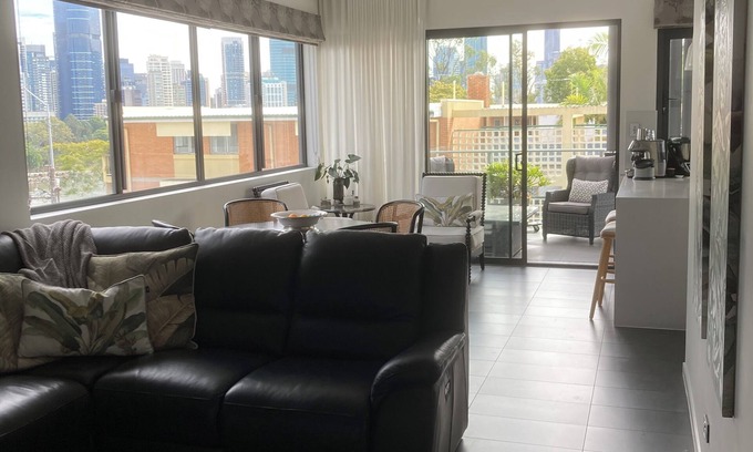 Kangaroo Point Apartment | Kangaroo Cliffs: 2 Bed, 2 Bath Near All Attractions