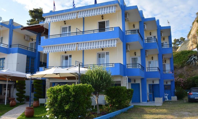 Kassandra Apartment | Cozy Kangaroo Hotel: Pet-Friendly with Oceanfront View