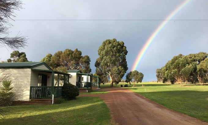 Kingscote Cabin | Cozy Kangaroo Island Cabins with Ocean View Amenities