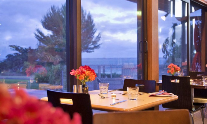 Kingscote Hotel | Explore Kangaroo Island Seaside Inn: Family-Friendly Retreat