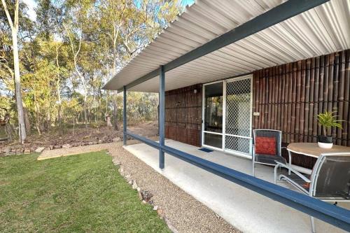 Agnes Water Apartment | Cozy Kangaroo Kabin: Pet-Friendly Retreat by the Beach