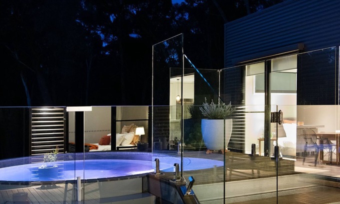 Daylesford House | Relaxing Kangary Spa Pool Retreat Surrounded by Nature