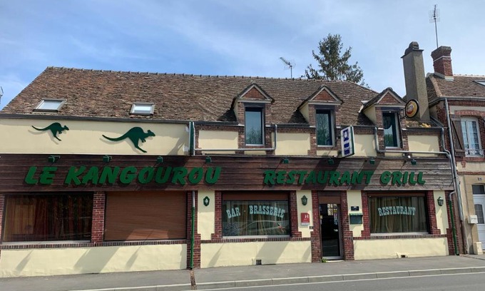 Thivars Hotel | Family-Friendly Kangourou a Moustache with Breakfast Included