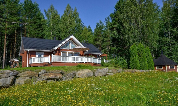 Liperi House | Discover Kannelpirtti 2: Lake View & Spa Retreat
