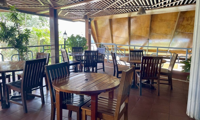 Georgetown Hotel | Discover Kanuku Suites: Family-Friendly with Dining Options