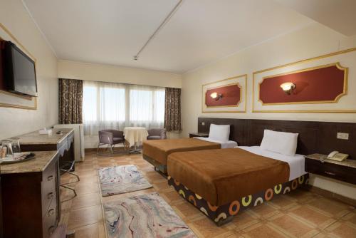 Al Duqqi Hotel | Budget-Friendly Stay at Kanzy Hotel Cairo with Breakfast