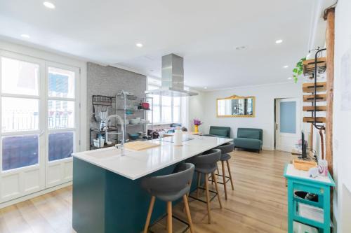 Bilbao Old Town Apartment | Family-Friendly Retreat at Kapelagile Kalea-Calle Sombrereria