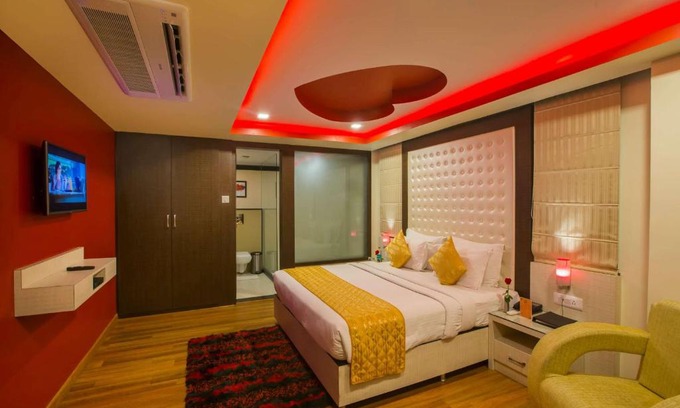 Bani Park Bed & Breakfast | Discover Kapish Suites: Pure Vegetarian Family Retreat