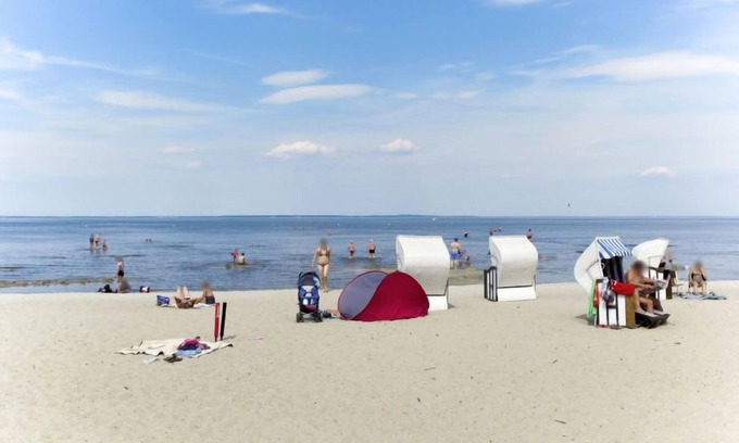 Leopoldshagen House | Scenic Oceanfront Stay at Kapitänshaus Leo by Interhome