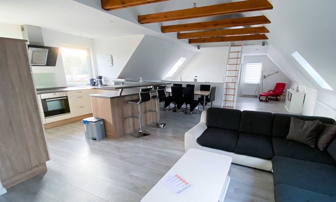 Freest Apartment | Cozy Captain's Cabin: Family-Friendly Retreat in Freest