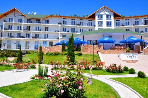 Cholpon-Ata Resort | Relax at Kapriz Issyk Kul Resort with Private Beach & Pool
